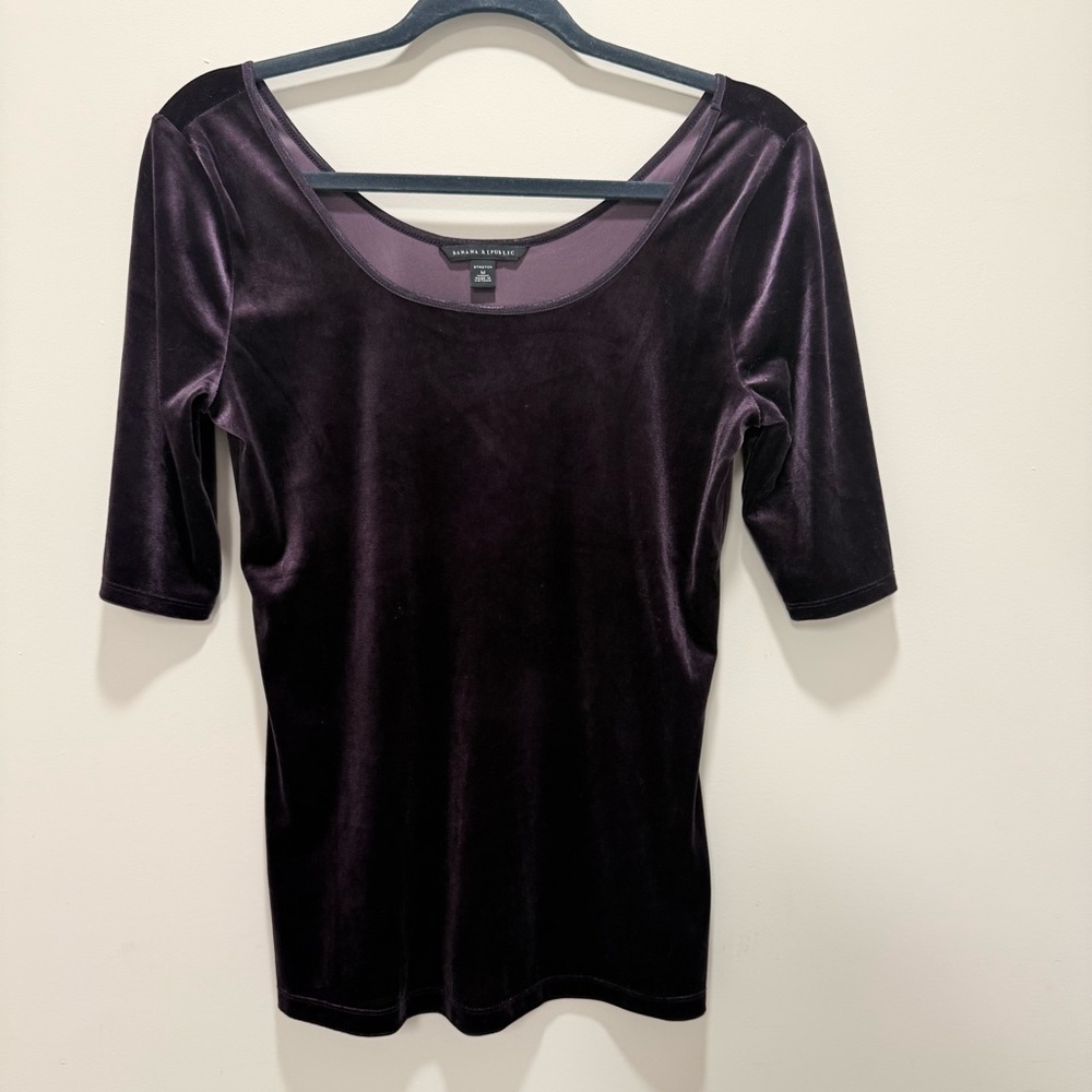 Banana Republic Women’s Medium Velvet Short Sleeve Top in Deep Purple Chic Soft